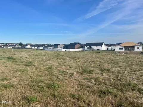421 Marble Dr, Bismarck, ND 58503 photo 6
