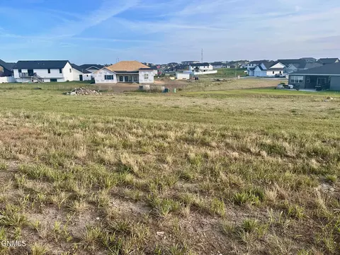 421 Marble Dr, Bismarck, ND 58503 photo 8