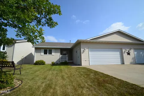 312 15th St NE, Mandan, ND 58554