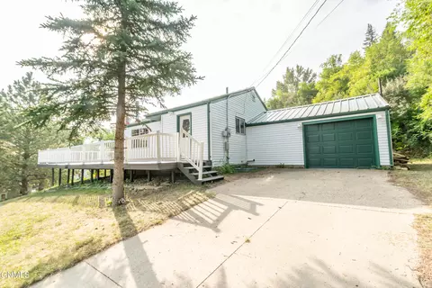 901 4th St NW, Mandan, ND 58554