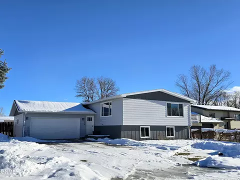 1124 Chestnut Ln, Beulah, ND 58523