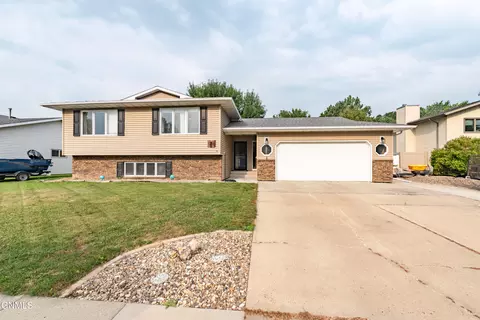 1718 S Reno Dr, Bismarck, ND 58504