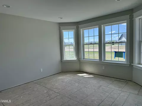 5990 Maple Ln, Williston, ND 58801 photo 5