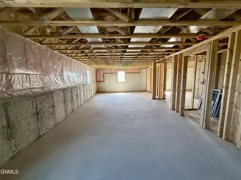 5990 Maple Ln, Williston, ND 58801 photo 28