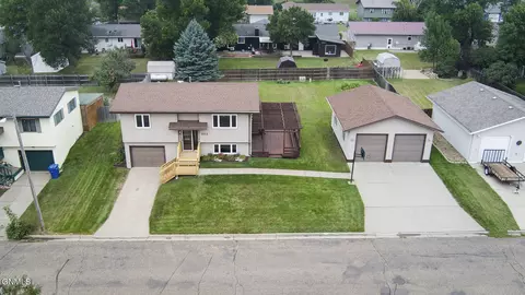 1113 Chestnut Ln, Beulah, ND 58523