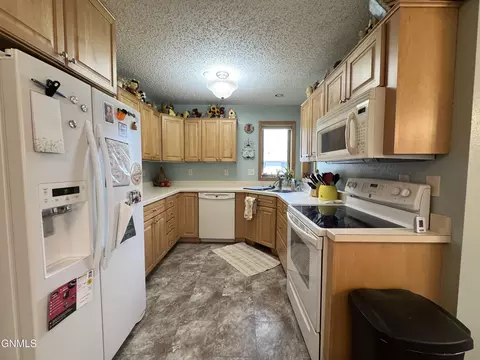 1522 Cimarron Dr, Bismarck, ND 58503 photo 28
