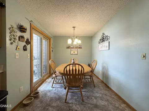 1522 Cimarron Dr, Bismarck, ND 58503 photo 35