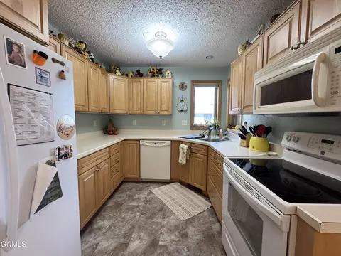 1522 Cimarron Dr, Bismarck, ND 58503 photo 29