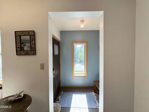 1522 Cimarron Dr, Bismarck, ND 58503 photo 3