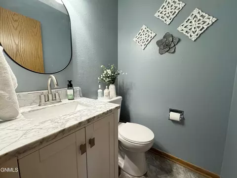 1522 Cimarron Dr, Bismarck, ND 58503 photo 5