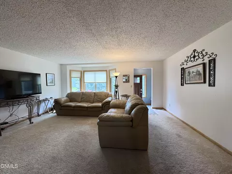 1522 Cimarron Dr, Bismarck, ND 58503 photo 21