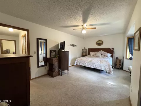 1522 Cimarron Dr, Bismarck, ND 58503 photo 10