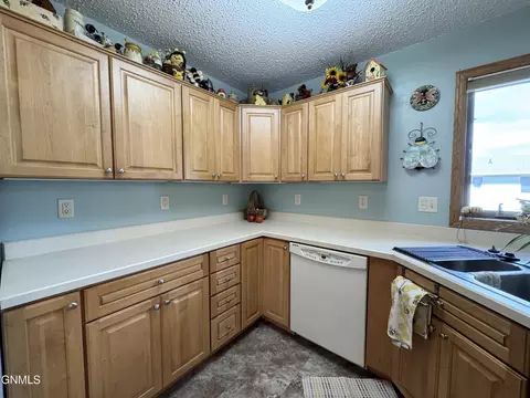 1522 Cimarron Dr, Bismarck, ND 58503 photo 30