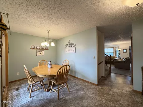 1522 Cimarron Dr, Bismarck, ND 58503 photo 34
