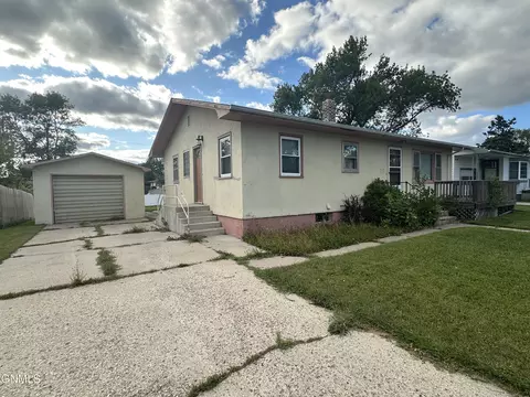 1627 4th Ave NE, Jamestown, ND 58401