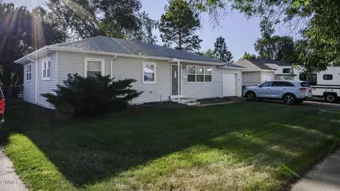 1807 Assumption Dr, Bismarck, ND 58501 photo 1