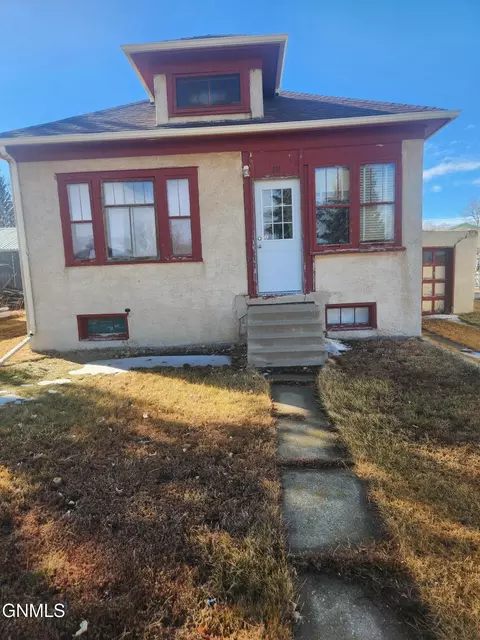 311 B St S, Glen Ullin, ND 58631