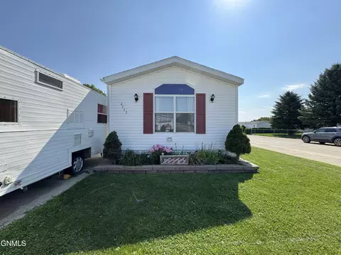 4773 British Dr, Bismarck, ND 58503