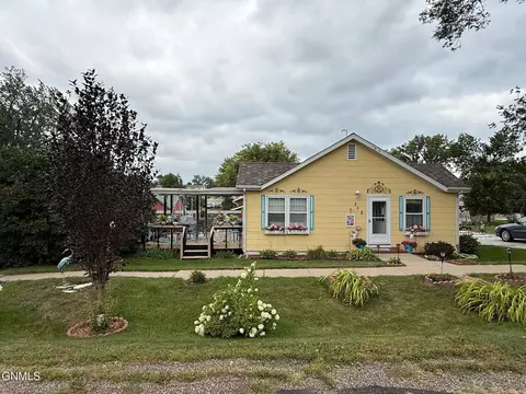 312 6 St, Riverdale, ND 58565