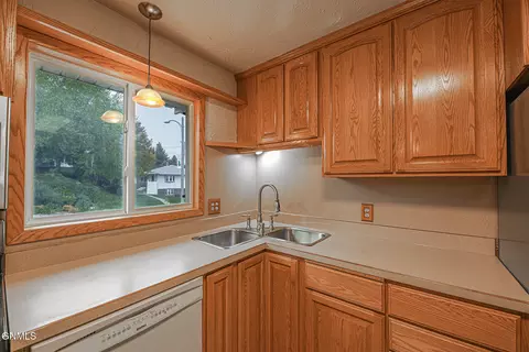Kitchen - 706 Crescent Ln, Bismarck, ND 58501 photo 3 of 5