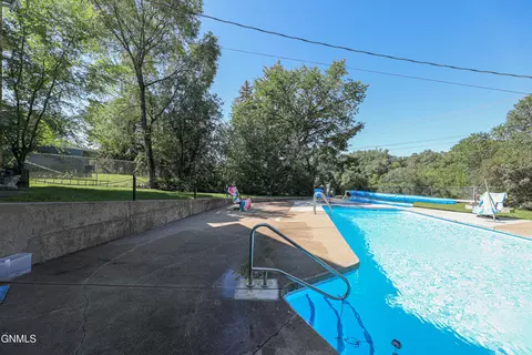 Exterior - 706 Crescent Ln, Bismarck, ND 58501 photo 15 of 25