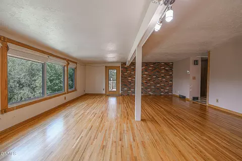 Living - 706 Crescent Ln, Bismarck, ND 58501 photo 3 of 6