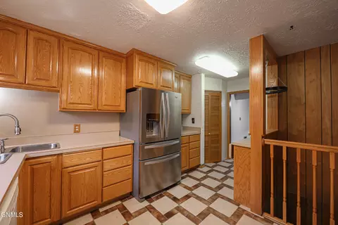 Kitchen - 706 Crescent Ln, Bismarck, ND 58501 photo 4 of 5