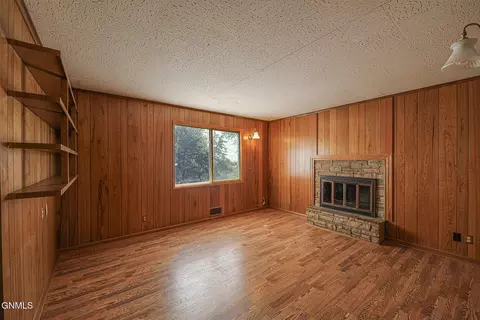 Living - 706 Crescent Ln, Bismarck, ND 58501 photo 4 of 6