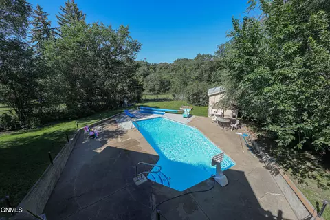 Exterior - 706 Crescent Ln, Bismarck, ND 58501 photo 3 of 25