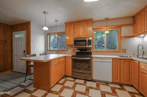 Kitchen - 706 Crescent Ln, Bismarck, ND 58501 photo 5 of 5