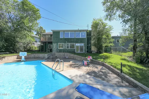 Exterior - 706 Crescent Ln, Bismarck, ND 58501 photo 20 of 25