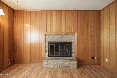 Living - 706 Crescent Ln, Bismarck, ND 58501 photo 5 of 6