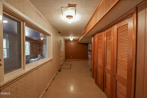 Entry Way - 706 Crescent Ln, Bismarck, ND 58501 photo 4 of 5