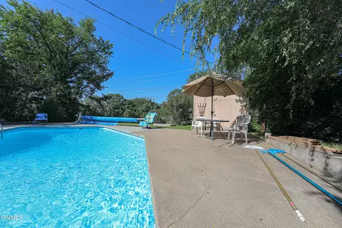 Exterior - 706 Crescent Ln, Bismarck, ND 58501 photo 13 of 25