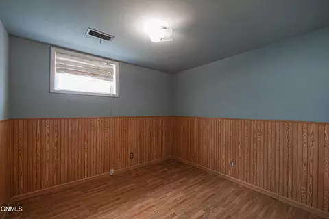 Bedroom - 706 Crescent Ln, Bismarck, ND 58501 photo 10 of 11