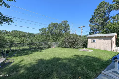 Exterior - 706 Crescent Ln, Bismarck, ND 58501 photo 24 of 25
