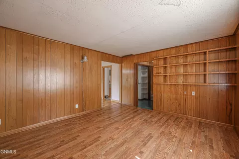 Living - 706 Crescent Ln, Bismarck, ND 58501 photo 6 of 6