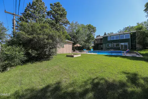 Exterior - 706 Crescent Ln, Bismarck, ND 58501 photo 17 of 25