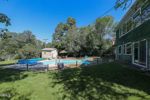 Exterior - 706 Crescent Ln, Bismarck, ND 58501 photo 23 of 25