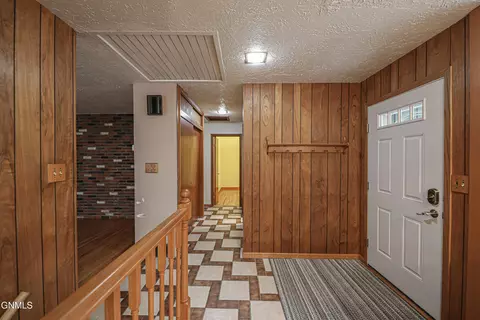Entry Way - 706 Crescent Ln, Bismarck, ND 58501 photo 3 of 5