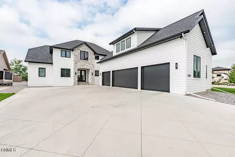 3305 Bay Shore Bnd SE, Mandan, ND 58554