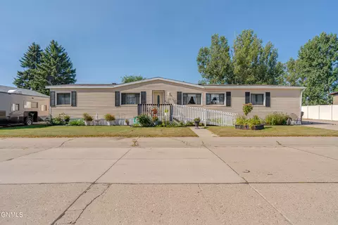 4124 Arlington Dr, Bismarck, ND 58503