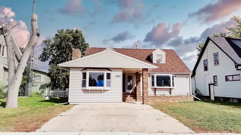 608 4th Ave E, Williston, ND 58801