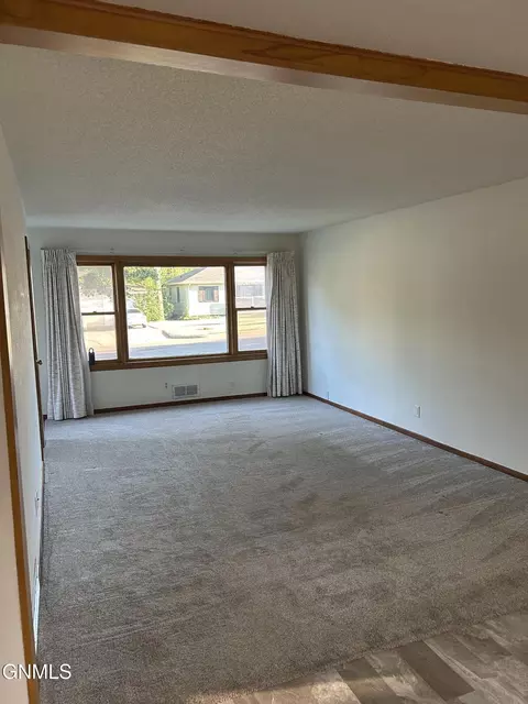 1818 E Ave D, Bismarck, ND 58501