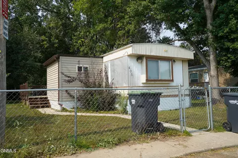 405 Prairie Ln, Mandan, ND 58554