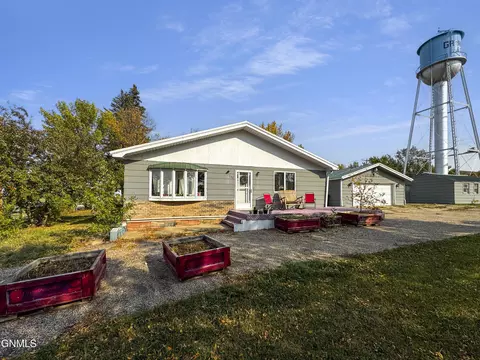 208 Hickman St, Grenora, ND 58845