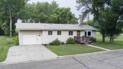 218 Oliver Ave N, Center, ND 58530