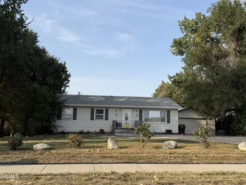 925 42nd St E, Williston, ND 58801