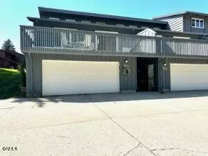 2913 Winnipeg Dr, Bismarck, ND 58503