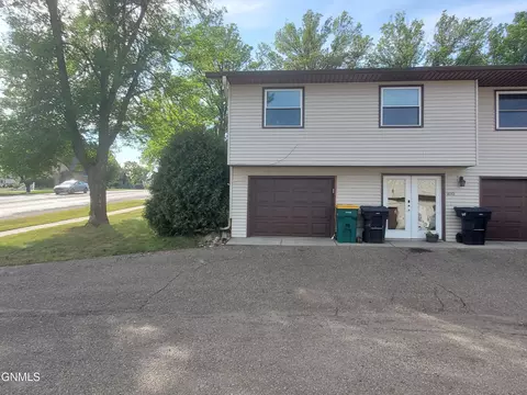 1832 Divide Ave E, Bismarck, ND 58501